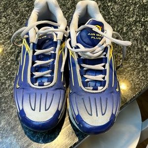 Boys size 6 Nike Air Max Plus
